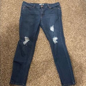 Refuge skinny jean distressed size 14